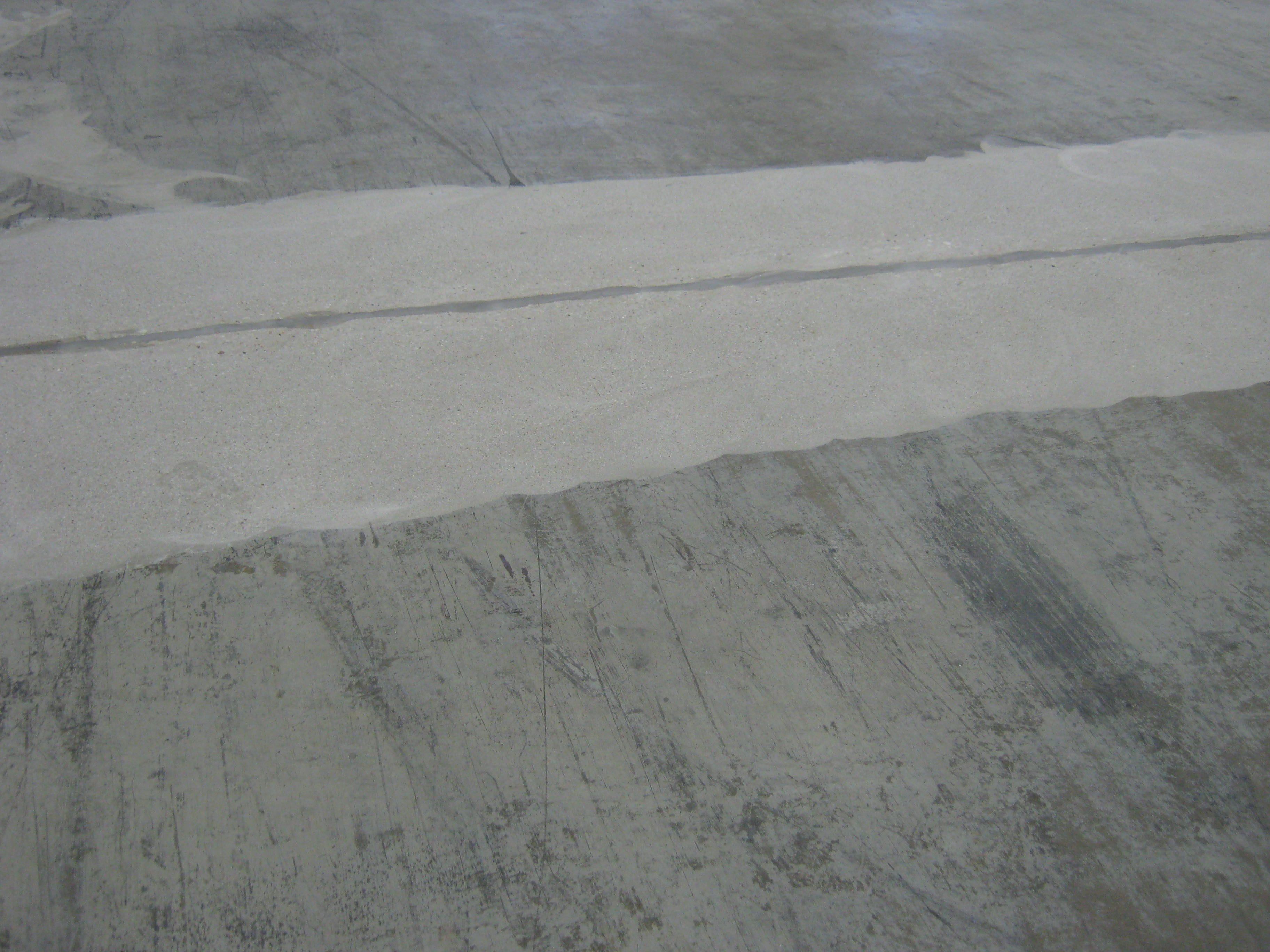 ground concrete for even slabs in warehouse